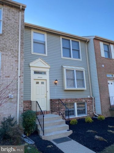 5855 Chrysanthemum Dr, Alexandria VA  22310-1740 exterior