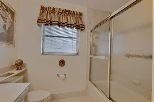 9679 Harbour Lk Cir, Boynton Beach FL 33437-3812 exterior