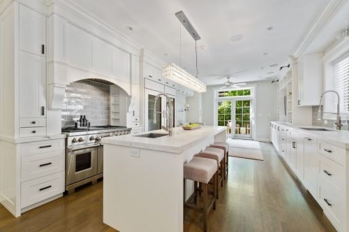 61 Elm St, Chicago IL 60610-2434 exterior