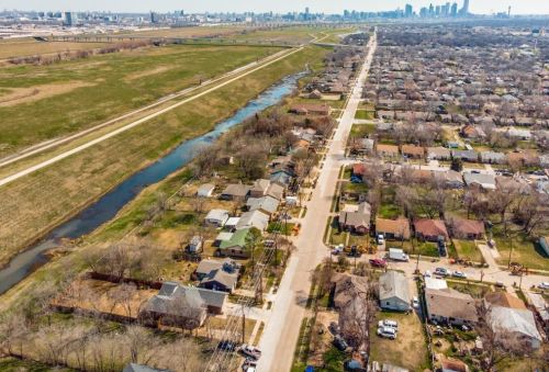 3837 Canada Dr, Dallas TX  75212-1211 exterior