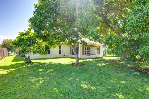 2098 Pruitt St, Fort Pierce FL 34953-5732 exterior