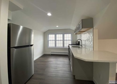 404 Henry St, Fairview NJ  07022-1913 exterior