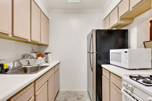 588 165th St, Bronx NY 10459-3273 exterior