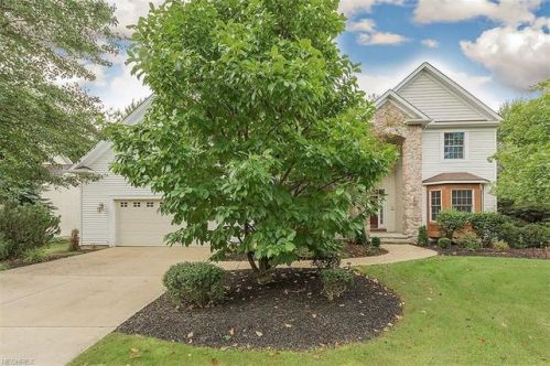 7067 Navajo Trl, Cleveland, OH 44139-5845