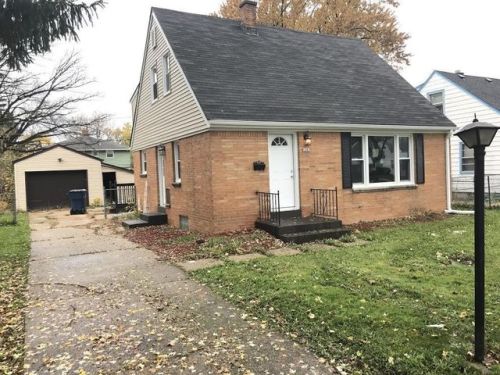 5263 61st St, Milwaukee, WI 53218-3102