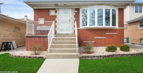 7930 Komensky Ave, Chicago, IL 60652-2316