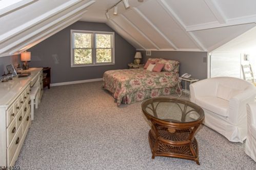 1490 Fox Trl, Mountainside NJ 07092-1301 exterior