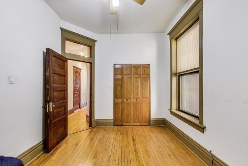 4053 Greenview Ave, Chicago IL 60626-4217 exterior