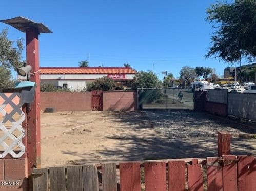 2508 Colonia Ave, Oxnard CA 93036-1230 exterior