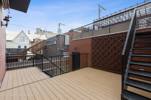 1325 Melrose St, Chicago IL 60618-5847 exterior