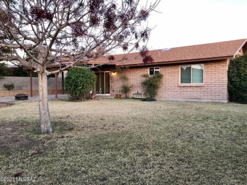 4824 Red Wolf Dr, Tucson AZ 85742-8968 exterior