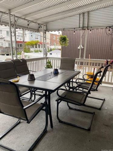 246 Brinsmade Ave, Bronx NY 10465-3203 exterior