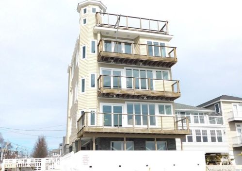 4 Lawrence Ct, Milford CT 06460-7336 exterior