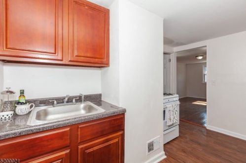 70 Lindsley Ave, Irvington NJ 07111-1749 exterior