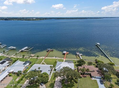 3010 Newfound Harbor Dr, Merritt Island FL 32952-2624 exterior