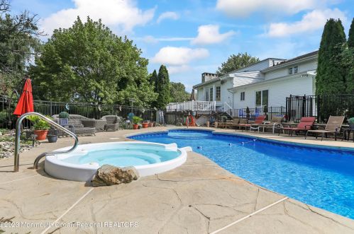 53 Arlene Dr, West Long Branch NJ 07764-1100 exterior