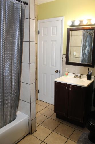 2401 9 Pl, Milwaukee WI 53215-3214 exterior