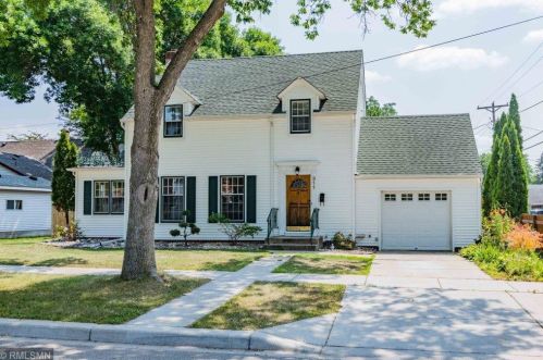 311 3rd St, Chaska, MN 55318-2018