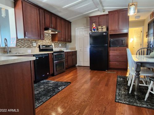 18214 2nd St, Phoenix AZ  85022-1006 exterior