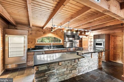 3432 Memorial St, Alexandria VA 22306-1548 exterior