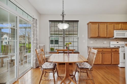 1706 Devonshire Ln, Joliet IL 60404-8177 exterior