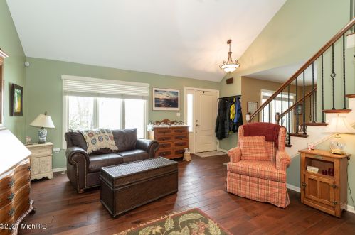 1360 Crooked Lk Dr, Kalamazoo MI 49009-8950 exterior