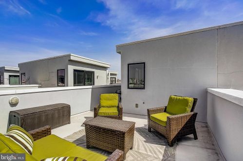 1333 Howard St, Philadelphia PA 19122-3209 exterior