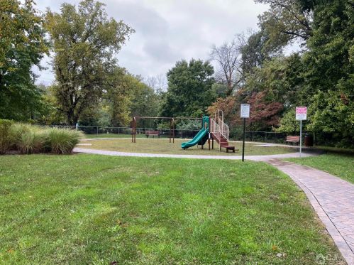 342 Pond Ln, Piscataway NJ  08854-7400 exterior