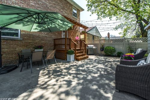 6098 Caldwell Ave, Chicago IL 60646-4111 exterior