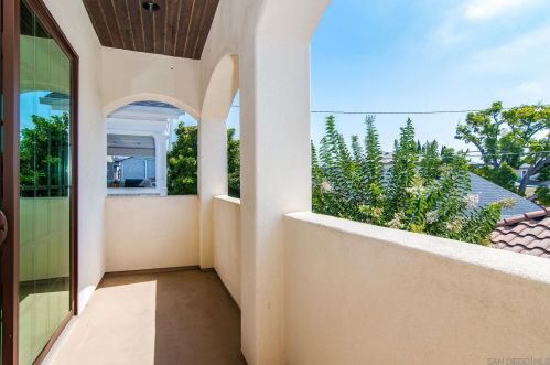 357 E Ave, San Diego CA  92118-1333 exterior