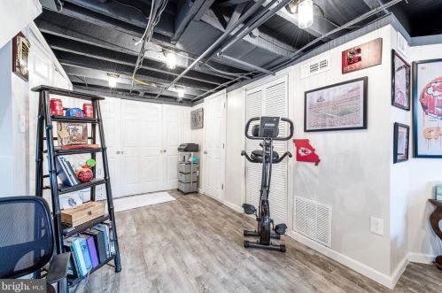 1011 Johnston St, Philadelphia PA 19145-4715 exterior