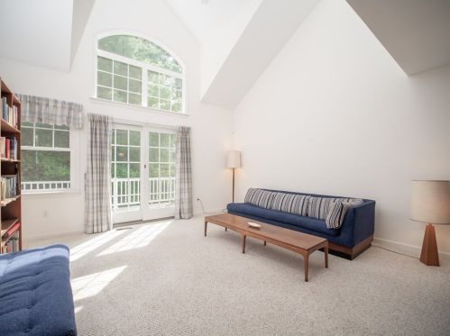 9 Pembrook Ln, Worcester, MA 01609-4405