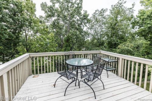 629 Mountain Cir, Rochester MI 48306-4291 exterior