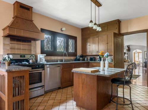 704 Oak St, Manitowoc WI 54220-2848 exterior