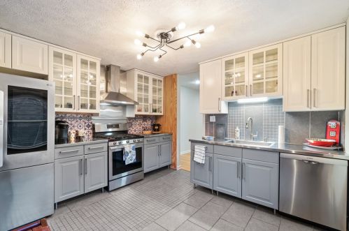 381 Fisk St, Pittsburgh PA 15201-1750 exterior