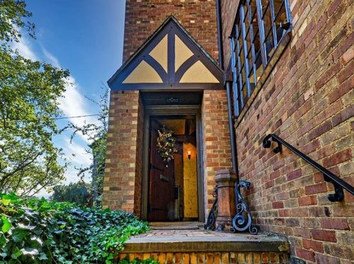 110 Inglewood Dr, Pittsburgh, PA 15228-1561