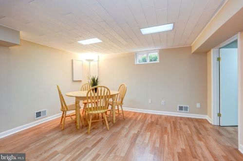 102 Mannakee St, Rockville MD 20850-1914 exterior