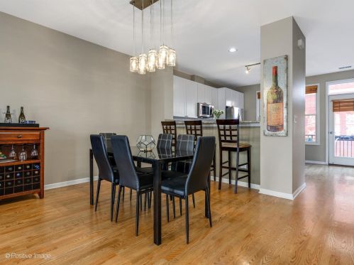 1010 Crosby St, Chicago IL 60610-2405 exterior