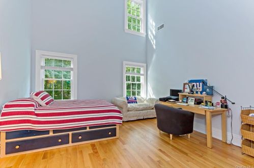 347 Riv Rd, Briarcliff NY 10510-2413 exterior