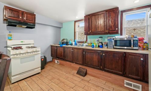 5608 Whipple St, Chicago IL 60629-2424 exterior