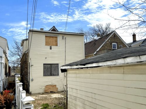 910 Keystone Ave, Chicago IL 60639-4903 exterior