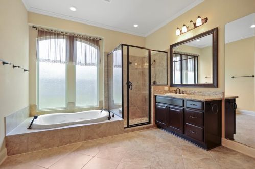 6215 Flewellen Falls Ln, Fulshear TX 77441-1116 exterior