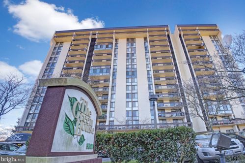 5300 Holmes Run Pkwy, Alexandria VA  22304-2834 exterior