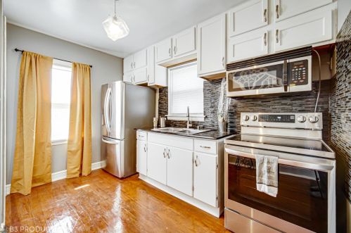 8538 Wolcott Ave, Chicago, IL 60620-4728