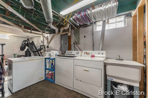 1044 Broadway Ave, Meskegon MI 49444-2354 exterior