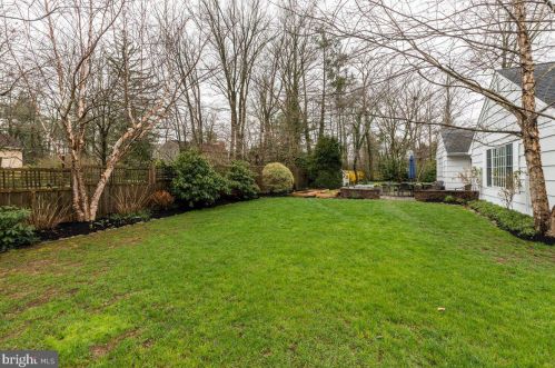 32 Evergreen Cir, Princeton NJ 08540-4028 exterior