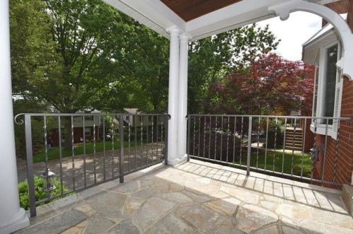 948 Country Club Dr, Pittsburgh, PA 15228-2625