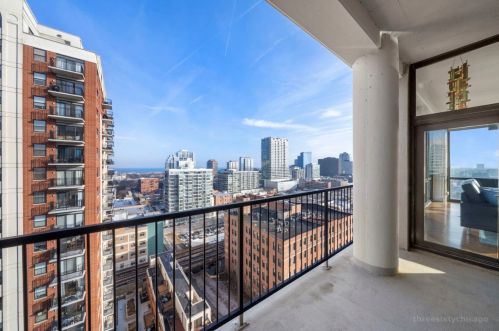 1530 State St, Chicago IL 60605-2964 exterior