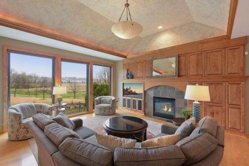 1676 Isabella Pkwy, Chaska MN 55318-3214 exterior