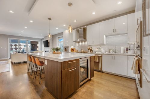 1427 Grand Ave, Chicago, IL 60642-6332